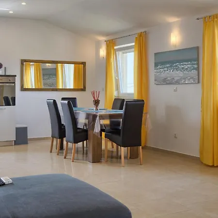 بيت للعطل Renata *